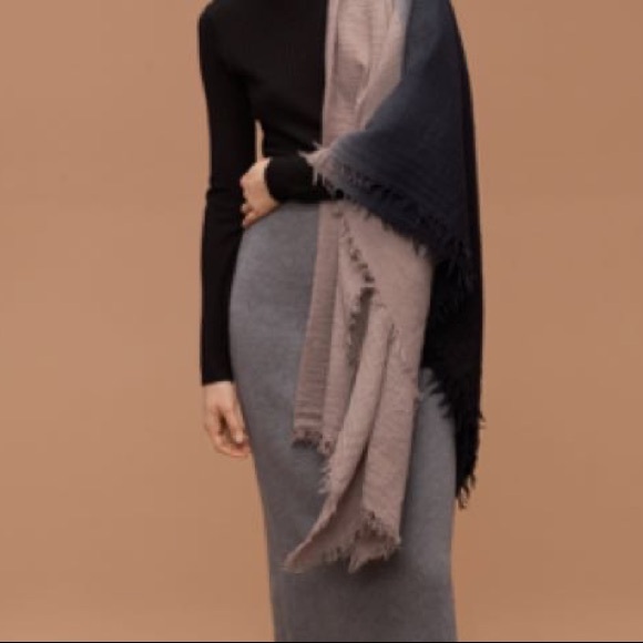 Aritzia Wilfred Blanket Scarf - Picture 1 of 8